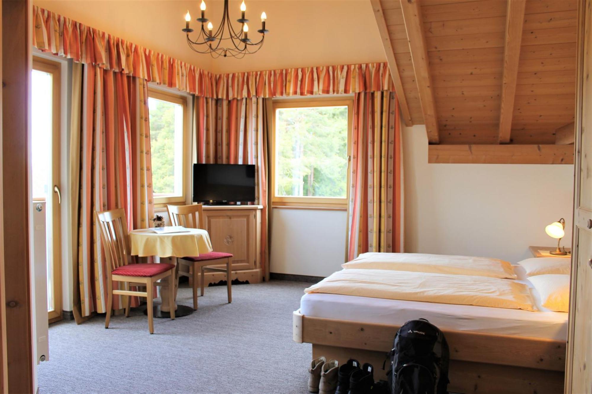 Hotel Landgasthof Laerchenwald Collepietra  Exteriör bild